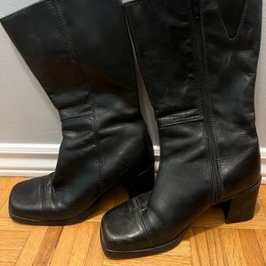 Black boots, zipper, size 8